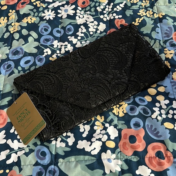 Jessica Simpson black embroidered clutch with snap closure and zip pocket - NEW - Picture 2 of 6